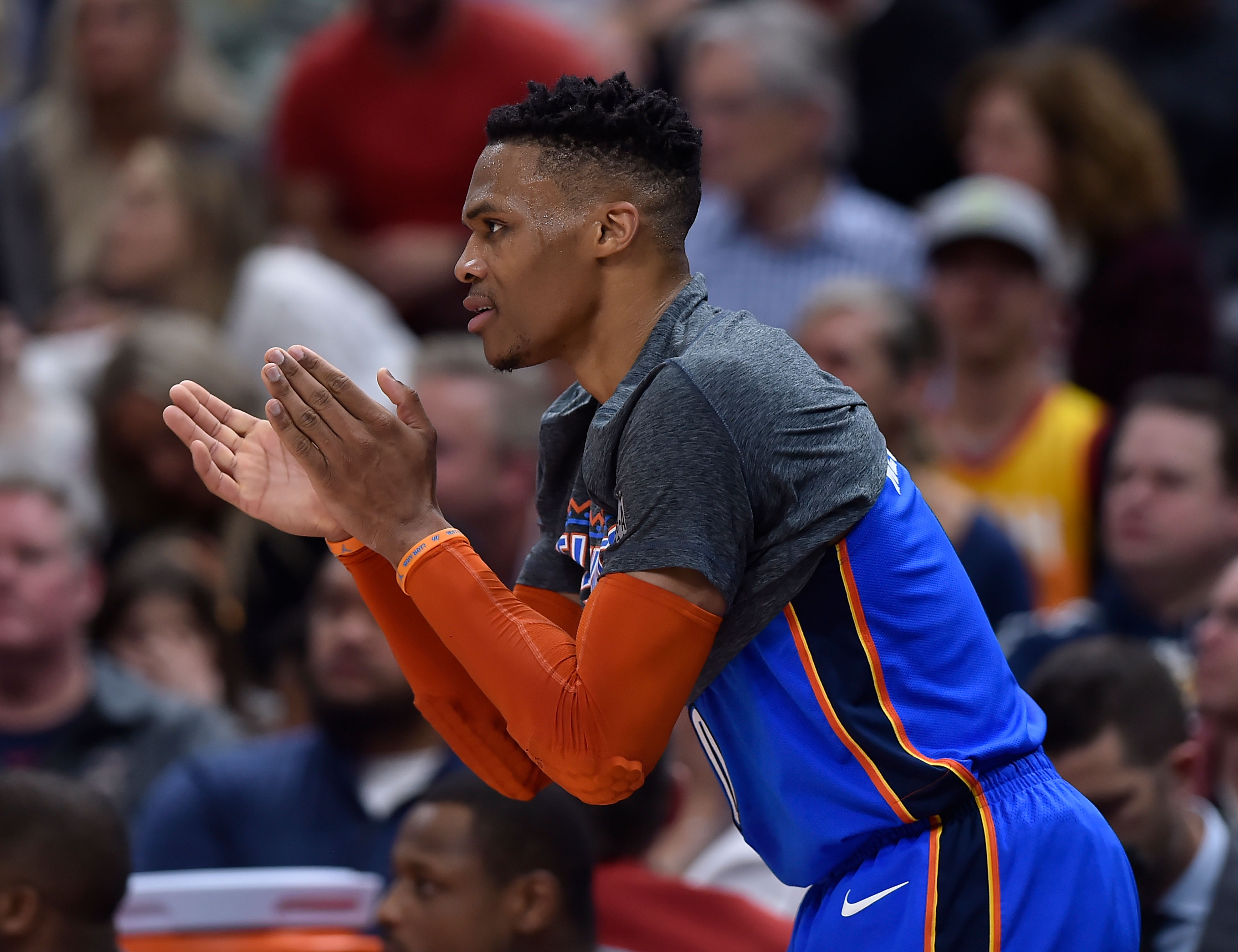 尔似乎又在 尔似乎又在